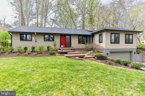 Exterior - 7903 Old Falls Rd, Mclean, VA 22102 photo 2 of 12