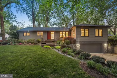 7903 Old Falls Rd, Mclean, VA 22102