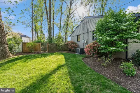 Exterior - 7903 Old Falls Rd, Mclean, VA 22102 photo 8 of 12