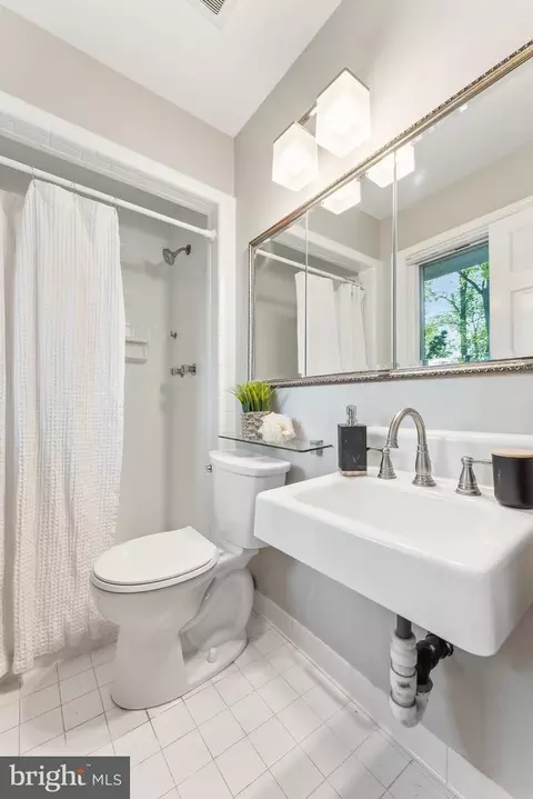 Bath - 7903 Old Falls Rd, Mclean, VA 22102 photo 6 of 9