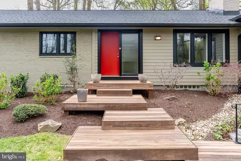 Exterior - 7903 Old Falls Rd, Mclean, VA 22102 photo 3 of 12