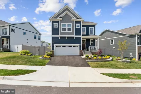 3888 Hillview Ct, Alexandria, VA 22310