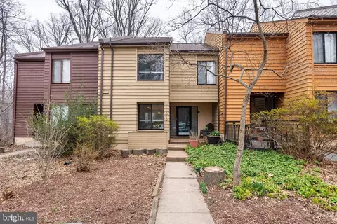 11512 Hearthstone Ct, Reston, VA 20191 photo 2