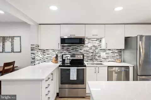 11512 Hearthstone Ct, Reston, VA 20191 photo 3