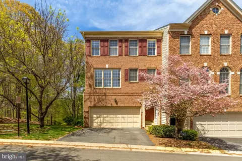 5436 Chieftain Cir, Alexandria, VA 22312