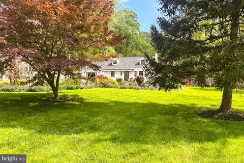 3101 Holmes Run Rd, Falls Church, VA 22042