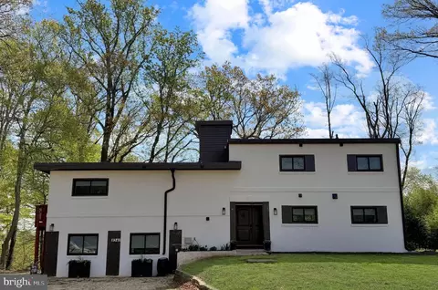 Exterior - 8341 Rolling Rd, Springfield, VA 22153 photo 1 of 5