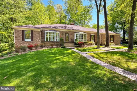 5313 Black Oak Dr, Fairfax, VA 22032