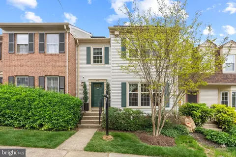 7812 Butterfield Ln, Annandale, VA 22003