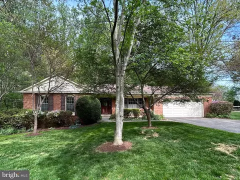 1829 Horseback Trl, Vienna, VA 22182