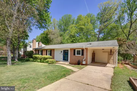 Exterior - 6921 Ashbury Dr, Springfield, VA 22152 photo 9 of 9