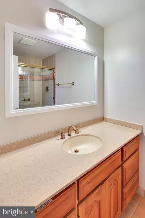 Bath - 6921 Ashbury Dr, Springfield, VA 22152 photo 5 of 6