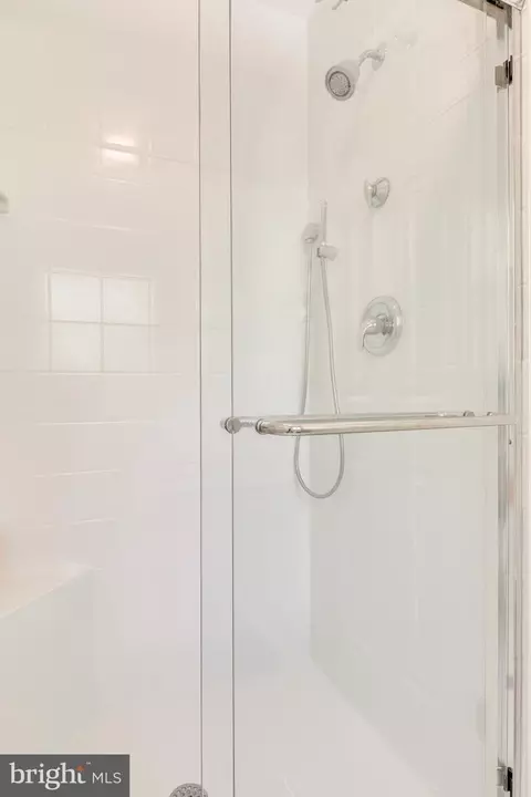 Bath - 6921 Ashbury Dr, Springfield, VA 22152 photo 2 of 6