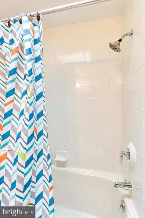Bath - 6921 Ashbury Dr, Springfield, VA 22152 photo 4 of 6