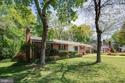 Exterior - 6921 Ashbury Dr, Springfield, VA 22152 photo 8 of 9