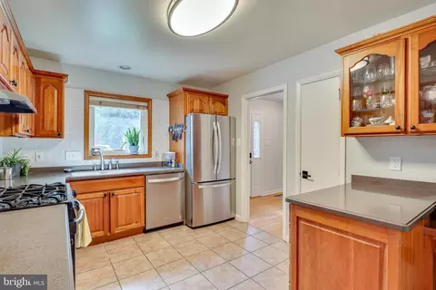Kitchen - 6921 Ashbury Dr, Springfield, VA 22152 photo 4 of 4