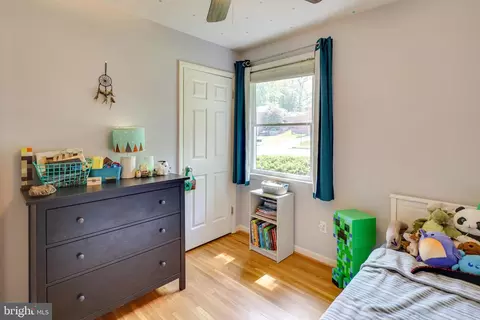 Bedroom - 6921 Ashbury Dr, Springfield, VA 22152 photo 6 of 8