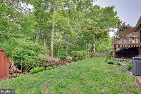 Exterior - 6921 Ashbury Dr, Springfield, VA 22152 photo 4 of 9