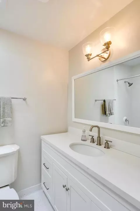 Bath - 6921 Ashbury Dr, Springfield, VA 22152 photo 3 of 6
