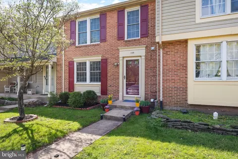 1108 Casper Dr, Herndon, VA 20170