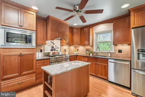 7116 Dalhouse St, Springfield, VA 22151 photo 13