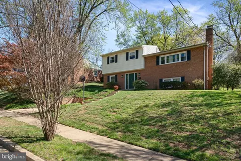 2737 Welcome Dr, Falls Church, VA 22046