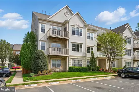 12451 Hayes Ct #201, Fairfax, VA 22033