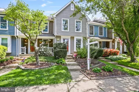1675 Poplar Grove Dr, Reston, VA 20194