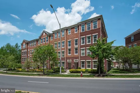 3020 Rittenhouse Cir, Fairfax, VA 22031