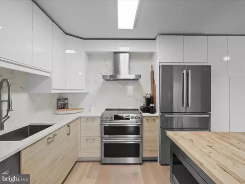 8340 Greensboro Dr #902, Mclean, VA 22102