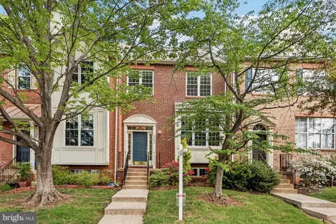 2403 Fieldcreek Dr, Herndon, VA 20171