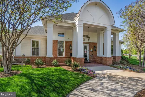 3830 Lightfoot St #331, Chantilly, VA 20151