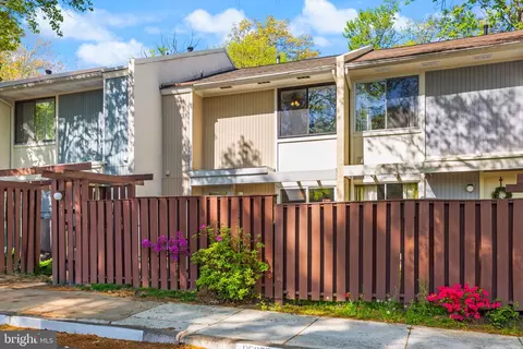 2389 Southgate Sq, Reston, VA 20191