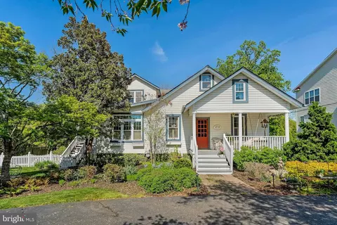 2731 Hidden Rd, Vienna, VA 22181
