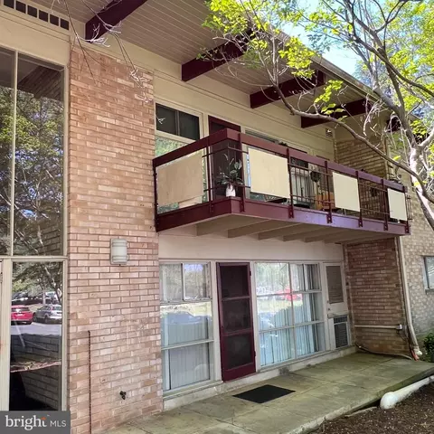 4211 Americana Dr #204, Annandale, VA 22003