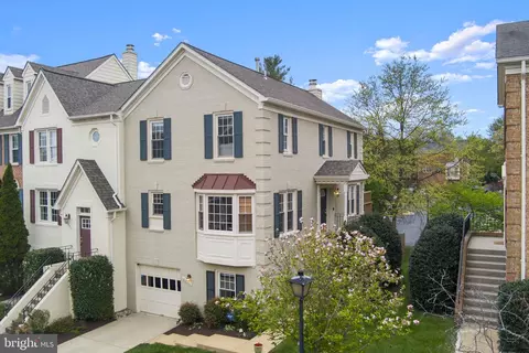 2011 Gallows Tree Ct, Vienna, VA 22182