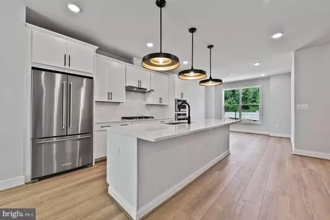 1613 Fellowship Sq, Reston, VA 20190