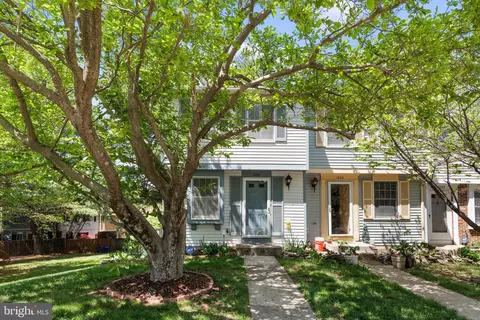 1668 Harvest Green Ct, Reston, VA 20194