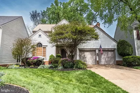 9720 Hidden Valley Rd, Vienna, VA 22181