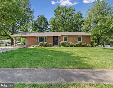 1321 Bayshire Ln, Herndon, VA 20170