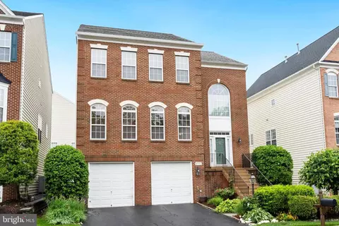4716 Cochran Pl, Centreville, VA 20120
