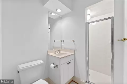 Bath - 1113 Kensington Rd, Mclean, VA 22101 photo 6 of 6