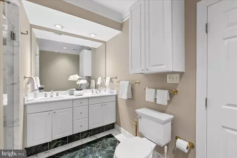 Bath - 1113 Kensington Rd, Mclean, VA 22101 photo 2 of 6