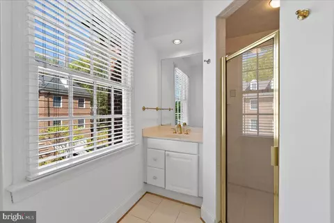Bath - 1113 Kensington Rd, Mclean, VA 22101 photo 4 of 6