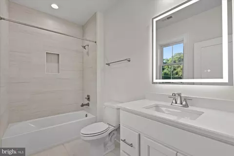 Bath - 11632 Pine Tree Dr, Fairfax, VA 22033 photo 7 of 9
