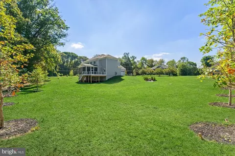 Exterior - 11632 Pine Tree Dr, Fairfax, VA 22033 photo 6 of 13