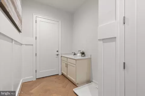 Entry Way - 11632 Pine Tree Dr, Fairfax, VA 22033 photo 8 of 11