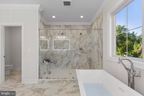Bath - 11632 Pine Tree Dr, Fairfax, VA 22033 photo 5 of 9