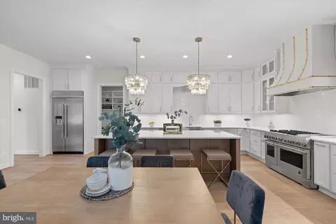 Kitchen - 11632 Pine Tree Dr, Fairfax, VA 22033 photo 2 of 4
