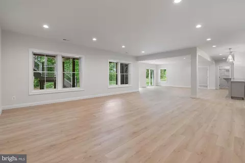 Living - 11632 Pine Tree Dr, Fairfax, VA 22033 photo 3 of 4